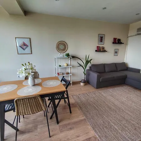 By The Cathedral, 1 Bed Flat *